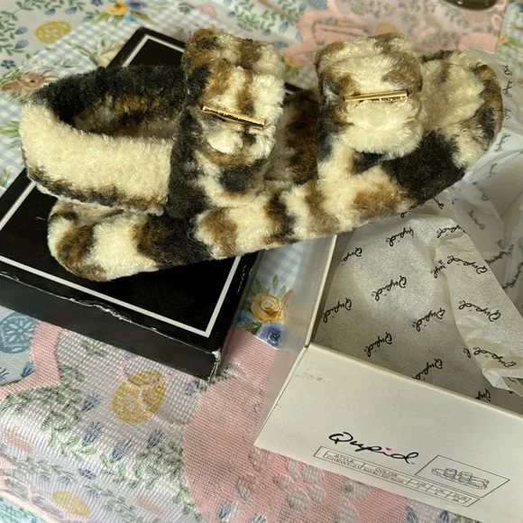 Teddy Faux fur sandals - Picture 1 of 4